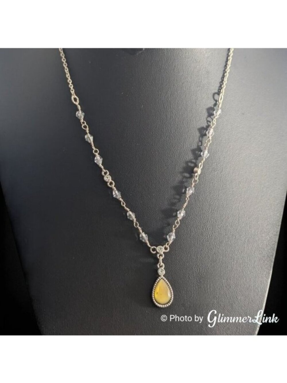 1928 Co Opalescent Green Yellow Teardrop Y-Drop Silver Tone Pendant Necklace